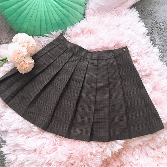 90’s Style Mini Pleated Skirt - Picture 5 of 6